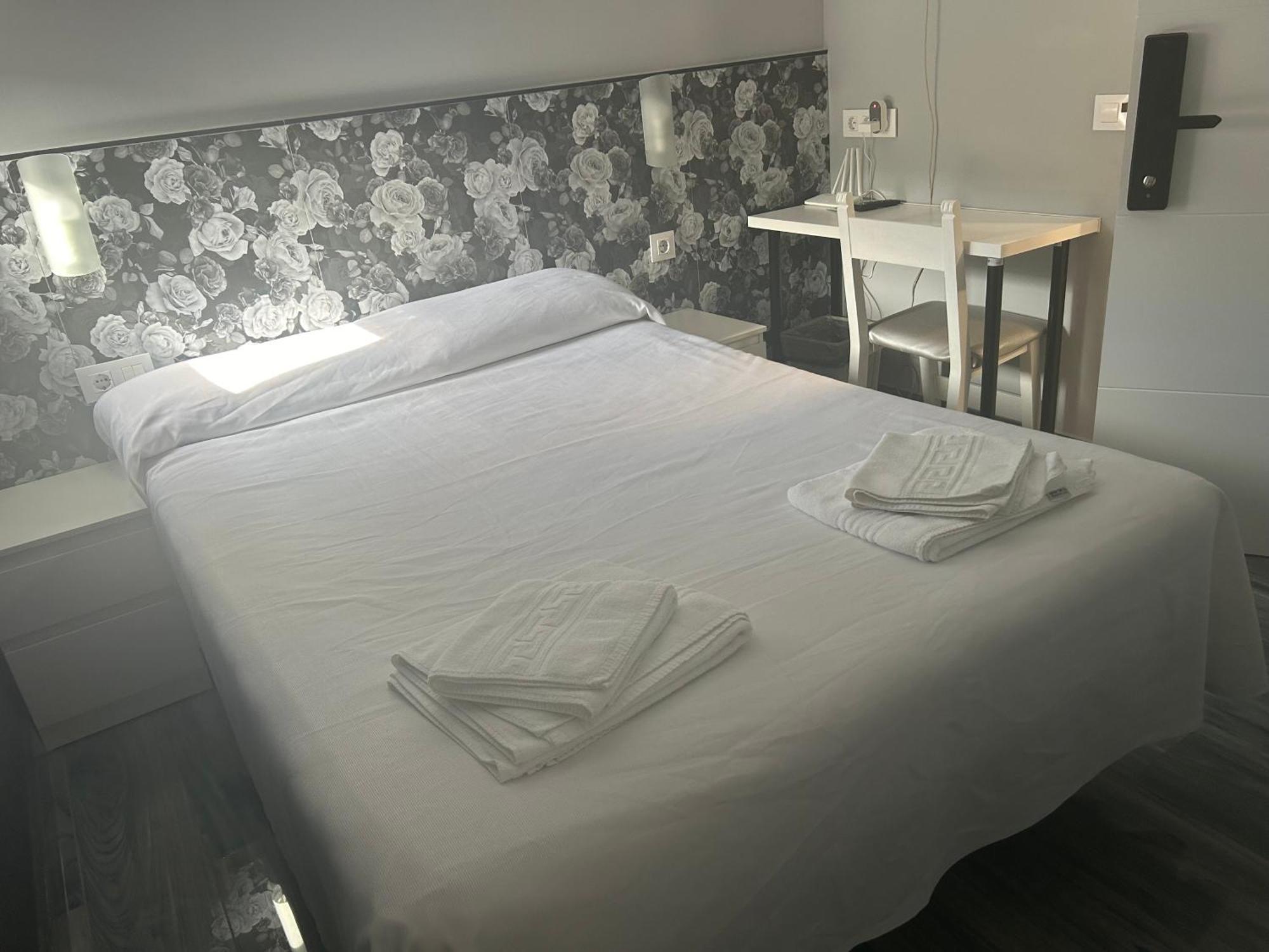 Casa Julian-Inn Мадрид Екстериор снимка